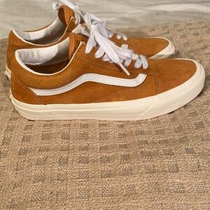Classic Orange Suede Men's Vans